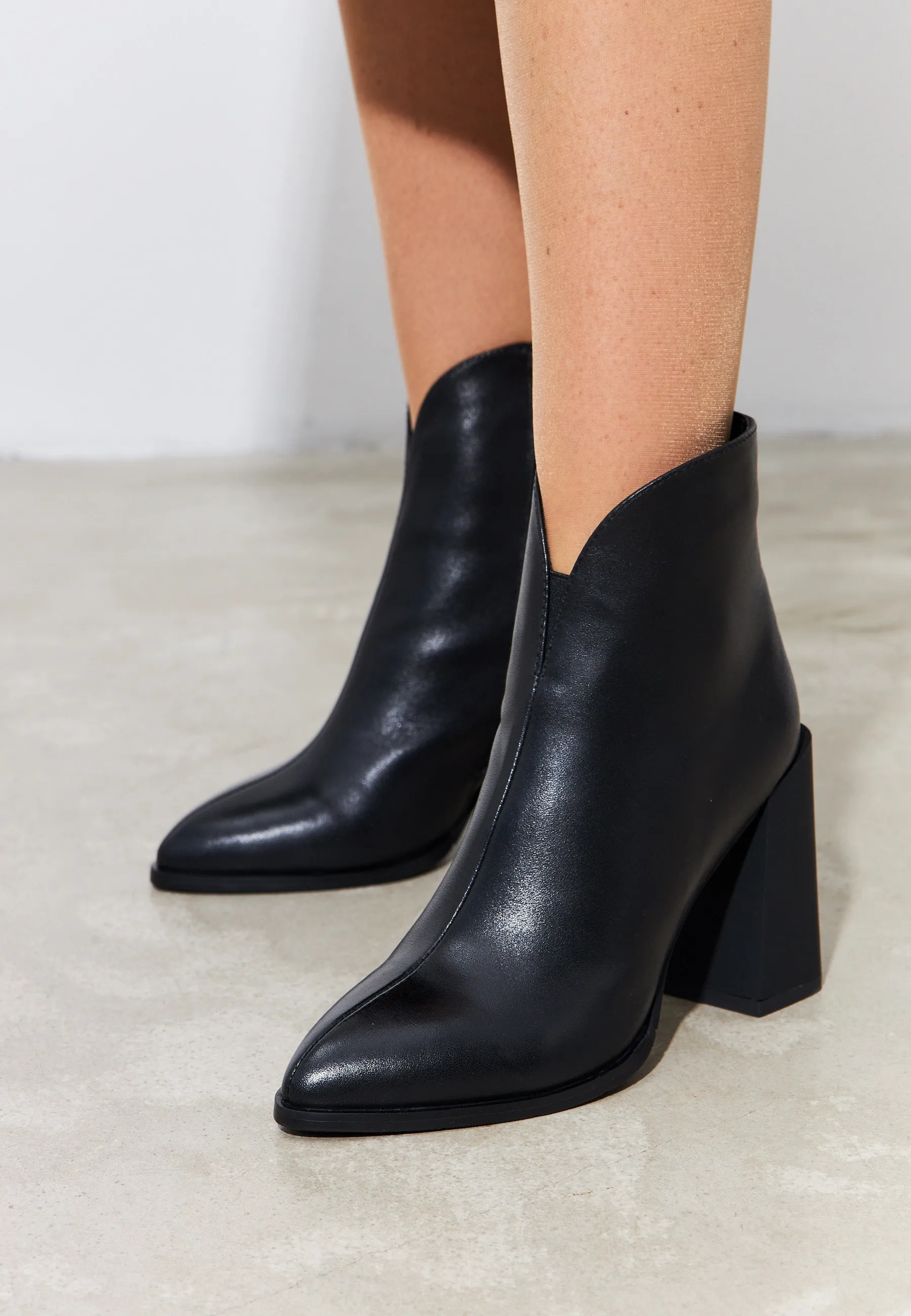 Classic Leather Block Heel Ankle Boots - Black