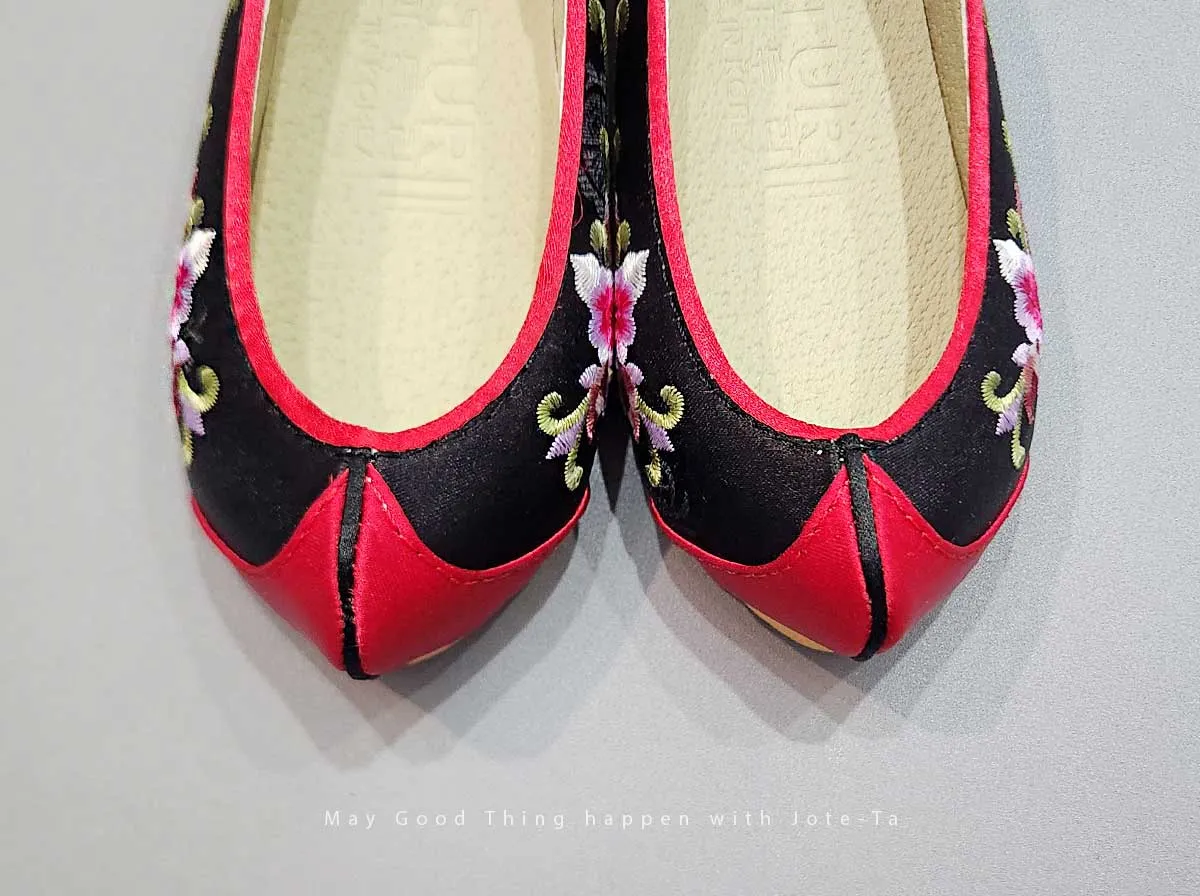 Embroidered Mugunghwa Baby Girl Hanbok Shoes in Black & Red