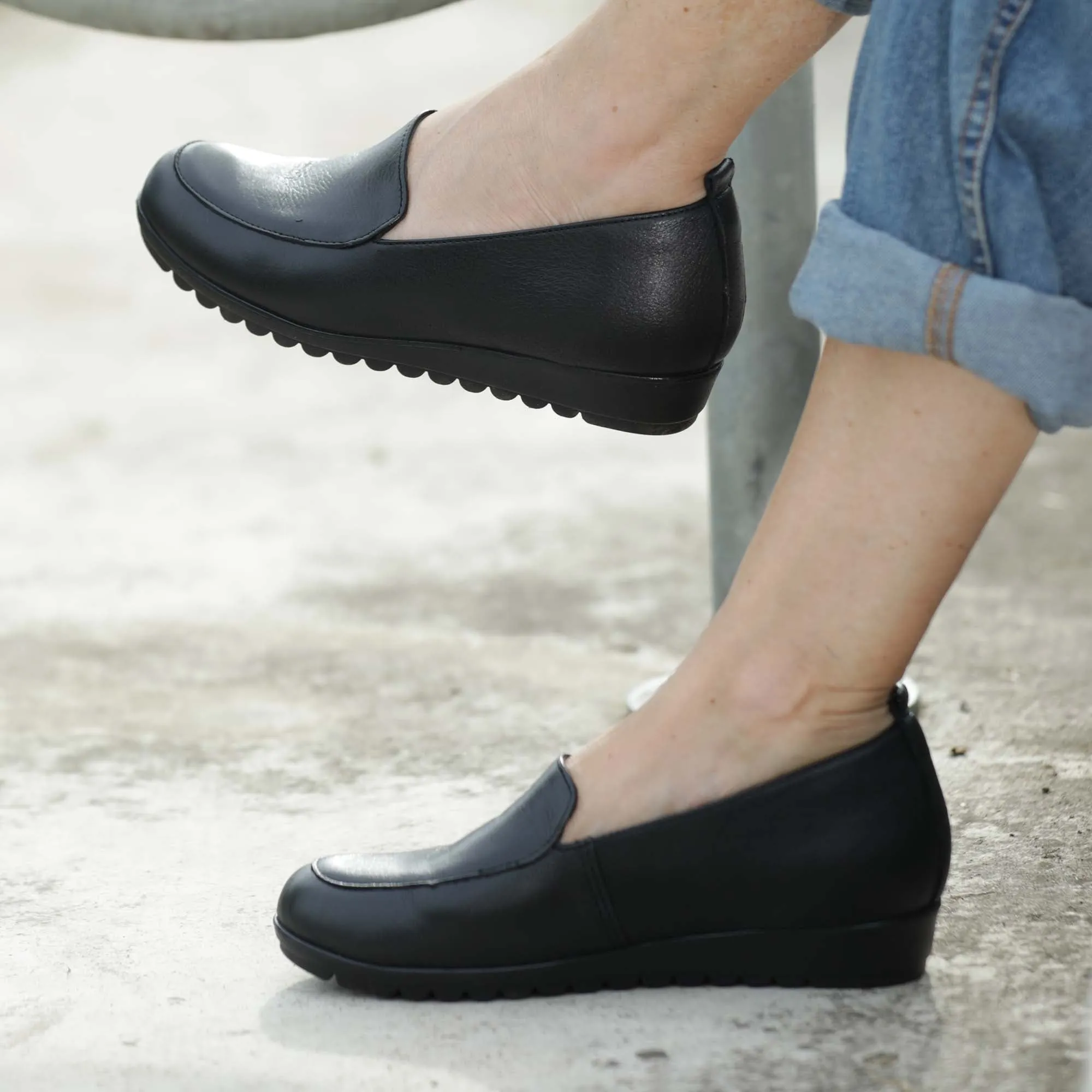 Slip-on Loafer in Black - 12529